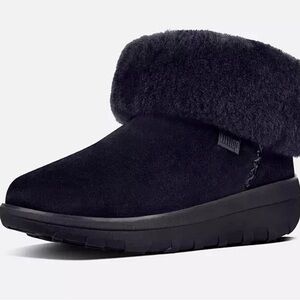 Fitflop Black Winter Mukluk Boots Suede and Sheepskin lining size 8.5